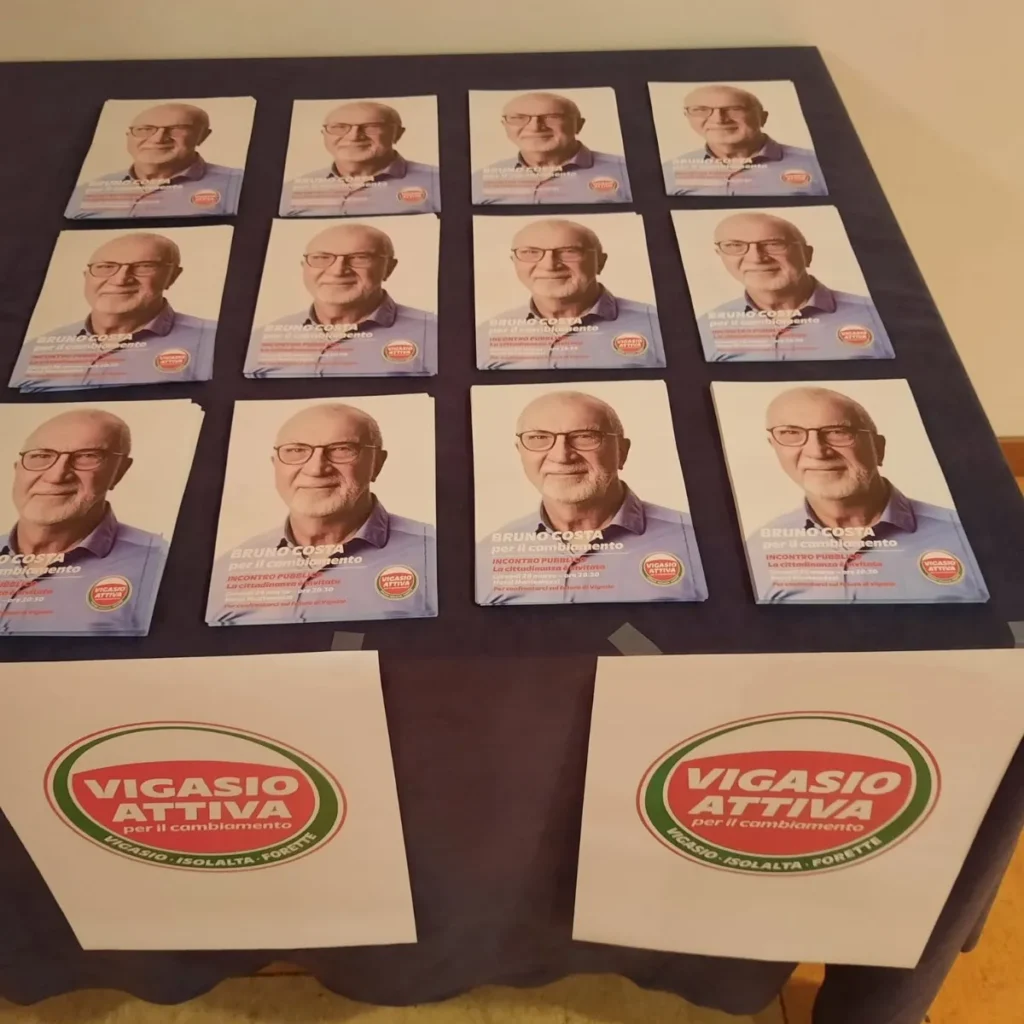 volantini della serata disposti su un tavolo